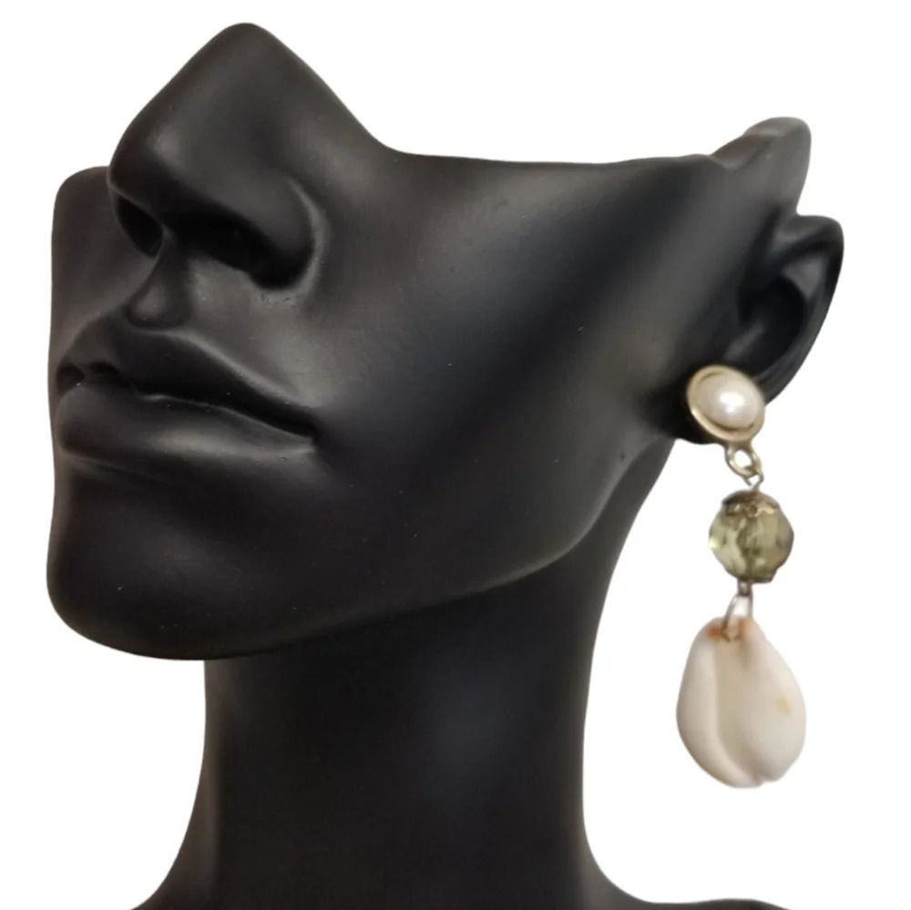 NWOT BOHO SEASHELL, GLASS BEAD & FAUX PEARL DROP STYLE EARRINGS